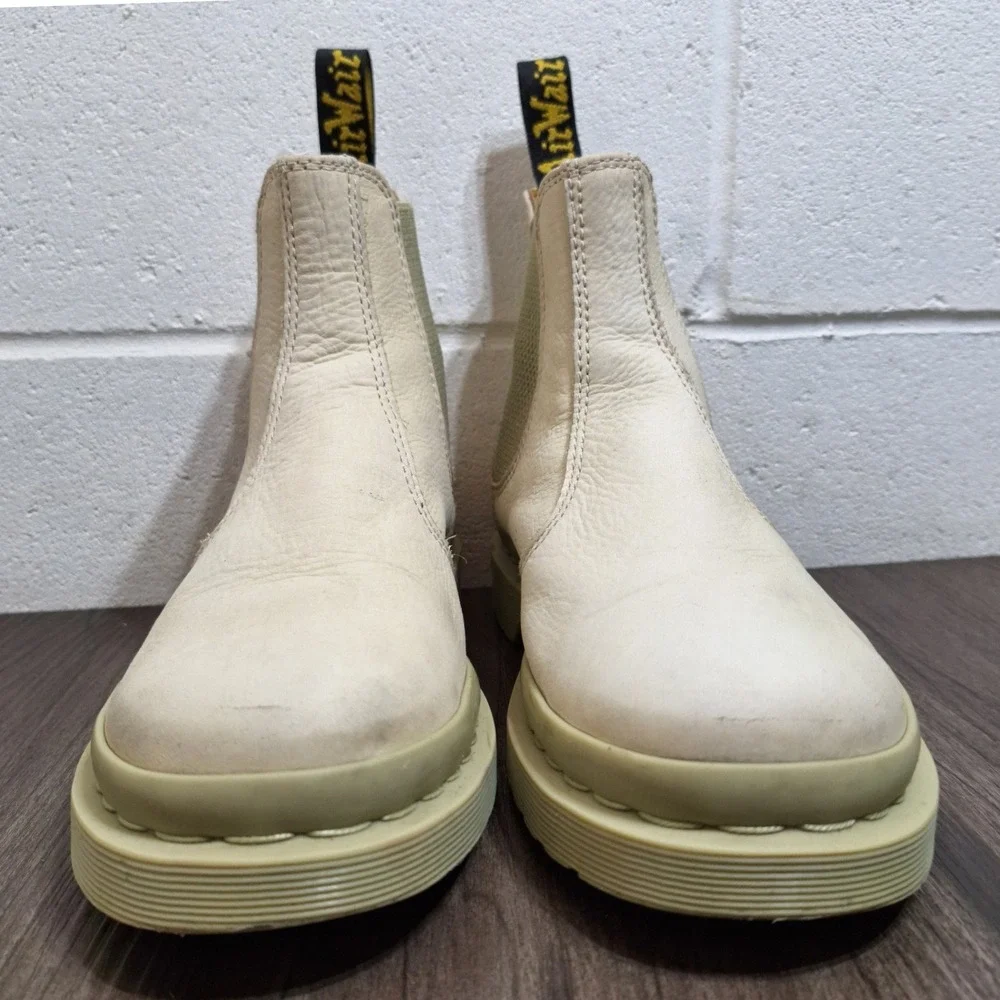 Dr. Martens Chelsea Boots Mens 9 Beige Parchment Leather Pull On Boots 26860292